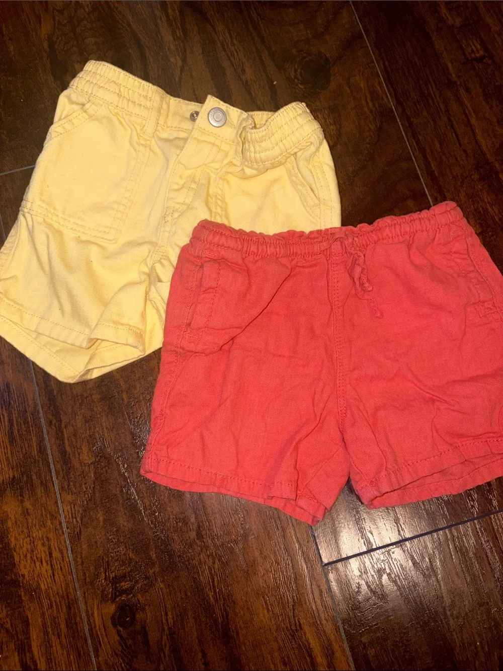 Old Navy Kids Shorts set of 3 one in Yellow- Denim Orange & Flower- Linen 5T
